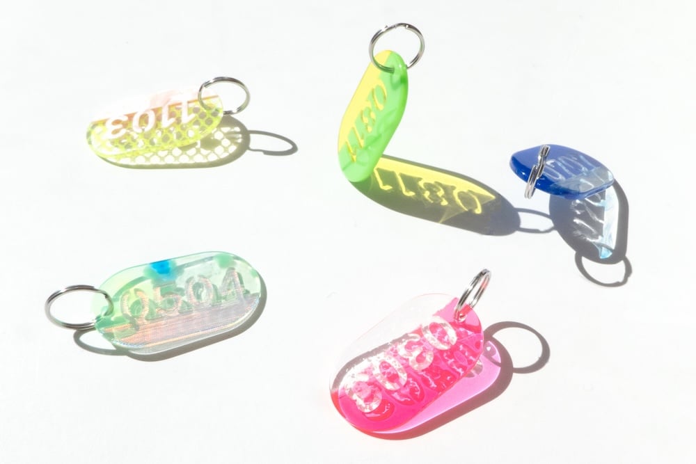 アクリル端材をアップサイクルした「Acryl Tag Plate 365」のポップアップショップが横浜赤レンガ倉庫に出店